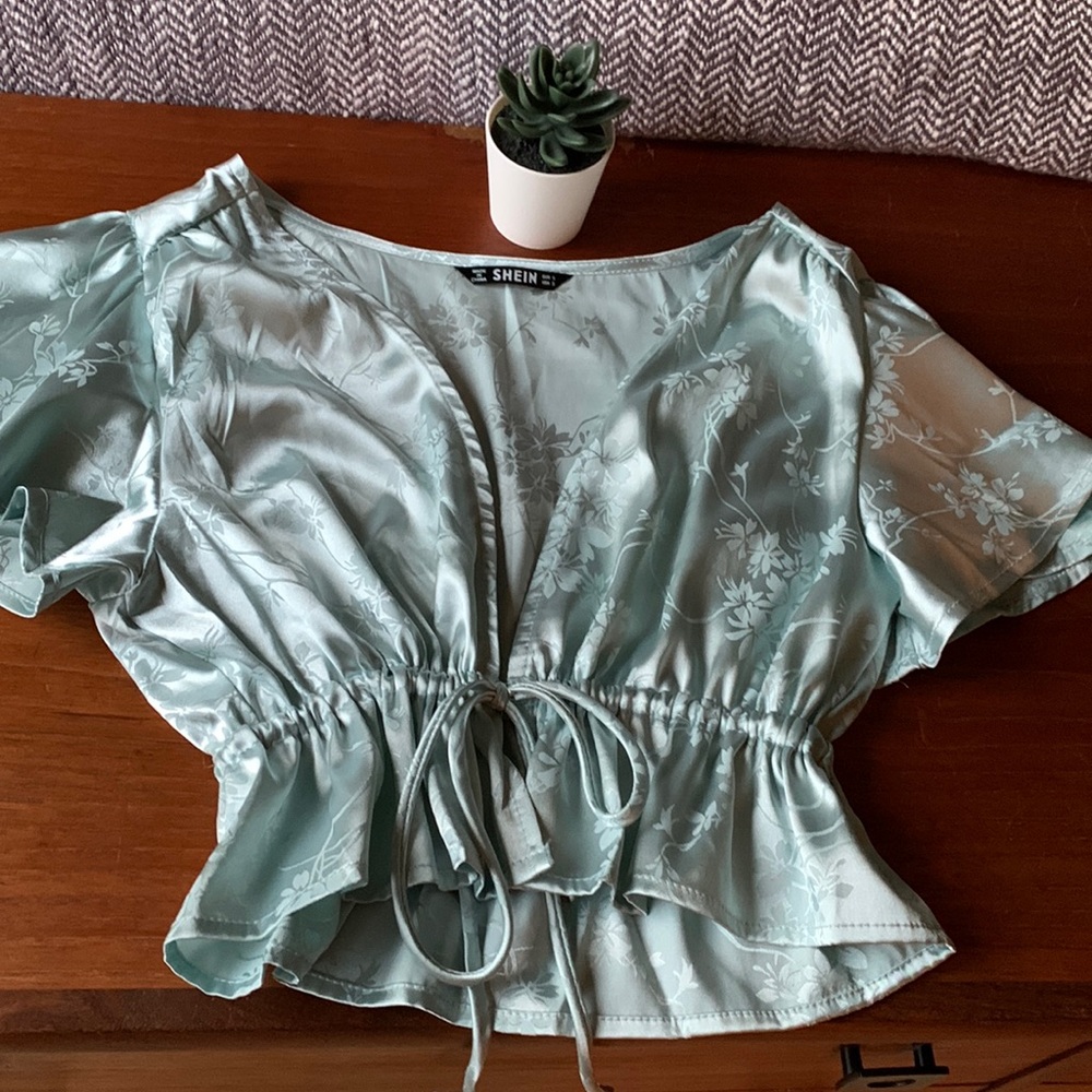 Very pretty little top!
